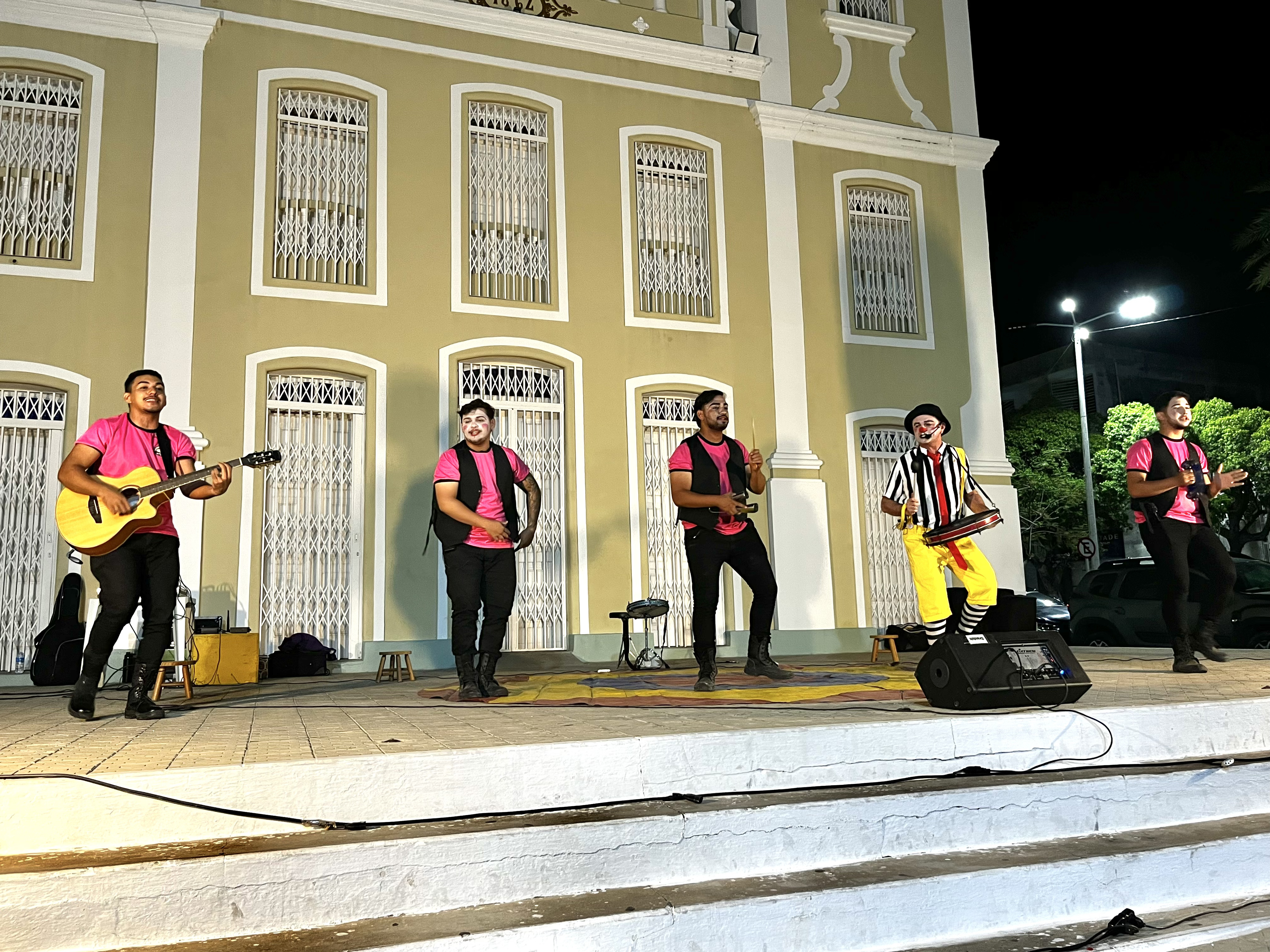 ESPETÁCULO GARGALHADA ABRIU ENCONTRO DA REDE PAVIO EM CAICÓ